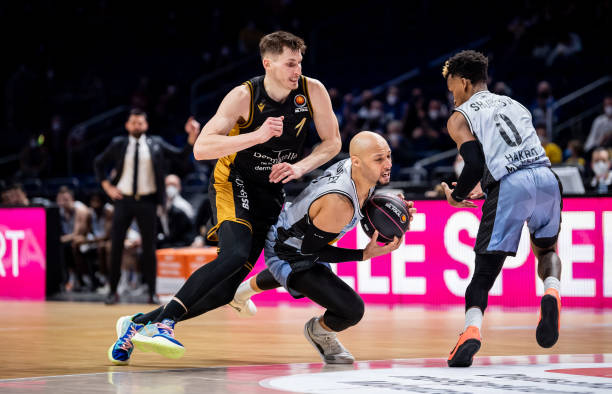 全能型中锋 全能型中锋